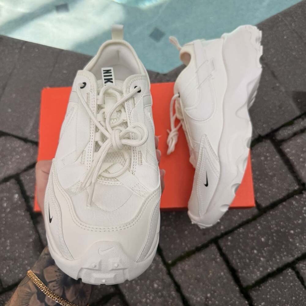 NIKE WOMEN’S TC 7900 DD9682-100 WHITE RUNNING SHOES SIZE 10.5 SNEAKER NEW - Picture 2 of 6